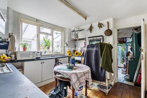 94 Manor Lane, London, SE12 8LR