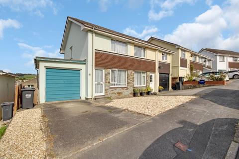 12 Britten Drive, Barnstaple, EX32 8AQ