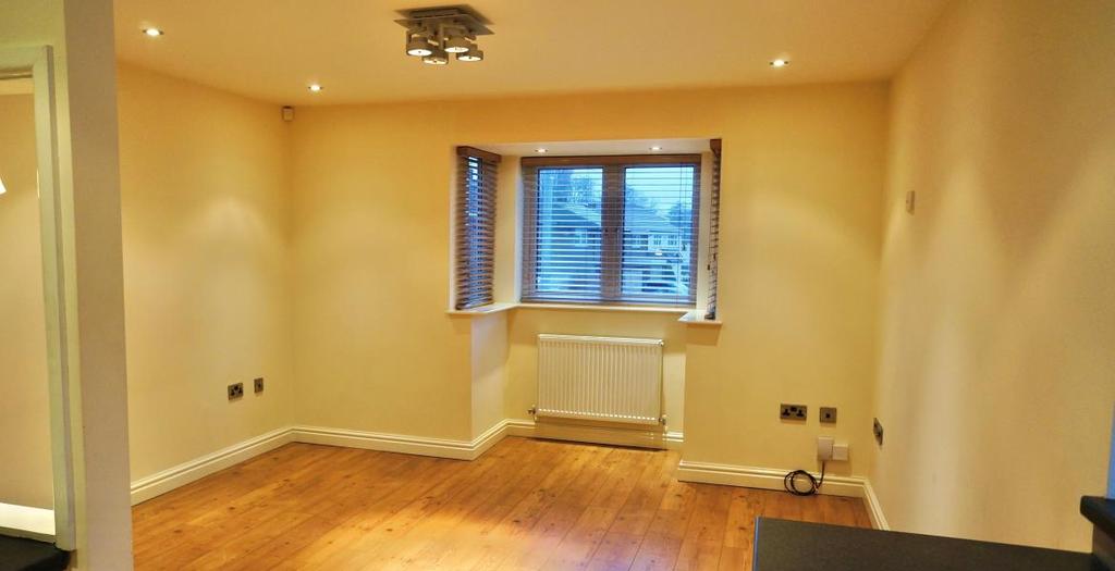 Flat 3 Greenbank Road 2 bed apartment £900 pcm (£208 pw)