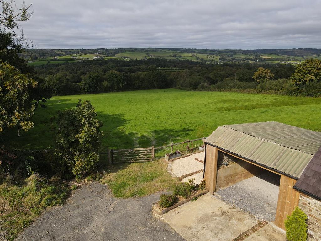 Llanpumsaint, Carmarthen, Carmarthenshire. 4 bed property with land for