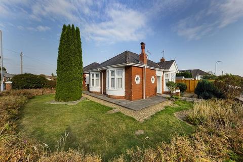 2 bedroom detached bungalow for sale - Heol Tyn Y Cae, Rhiwbina, Cardiff. CF14