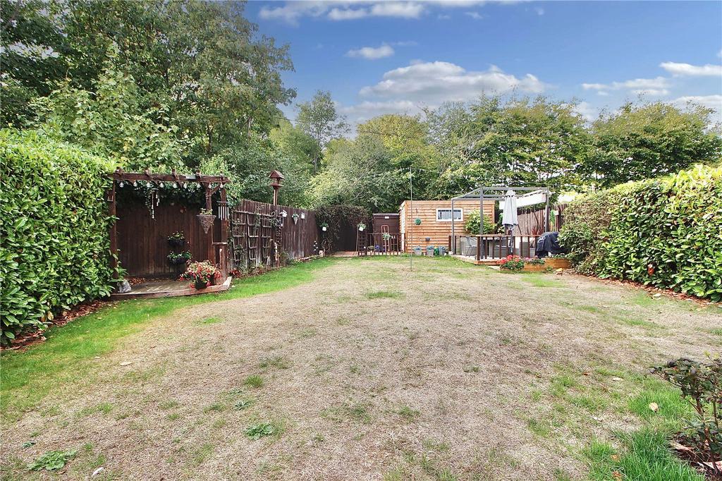 Yew Tree Rise, Pinewood, Ipswich... 3 bed bungalow £300,000