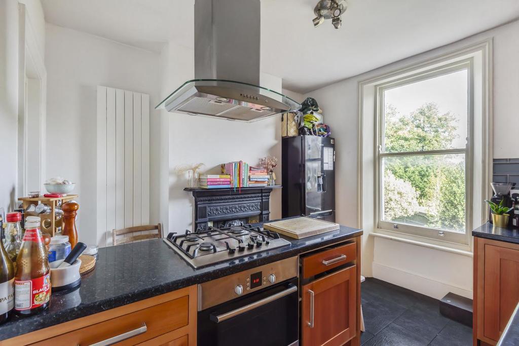 Halesworth Road, Ladywell 1 bed flat for sale £375,000