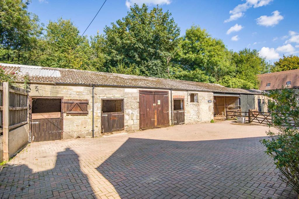 Shaftesbury 3 bed equestrian property £700,000