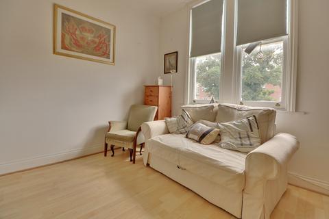 2 bedroom flat for sale - Waverley Road, Southsea