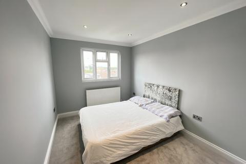 3 bedroom flat for sale - Enmore Road, London