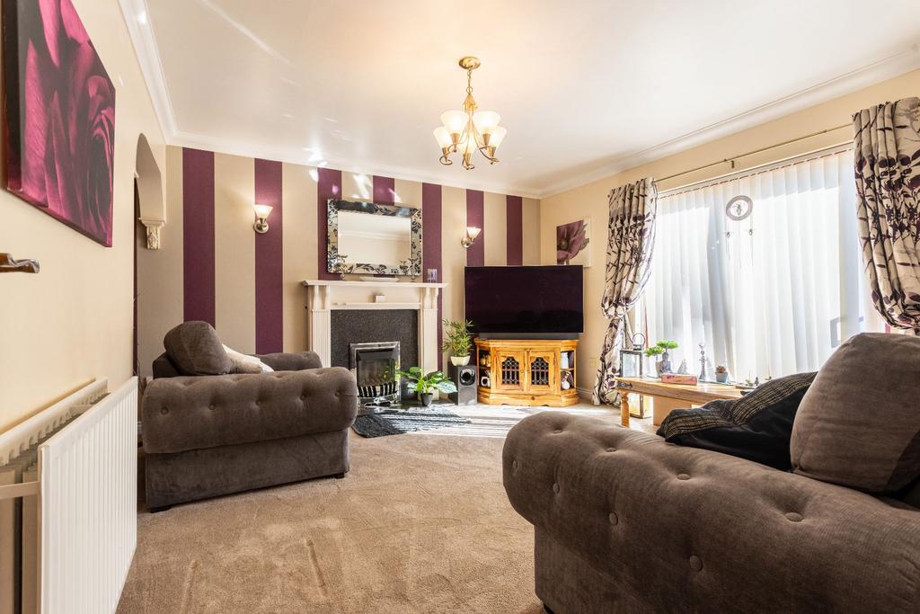 Storr Hill, Wyke, BD12 8PQ 4 bed detached house £240,000