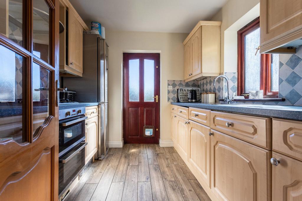 Storr Hill, Wyke, BD12 8PQ 4 bed detached house £240,000