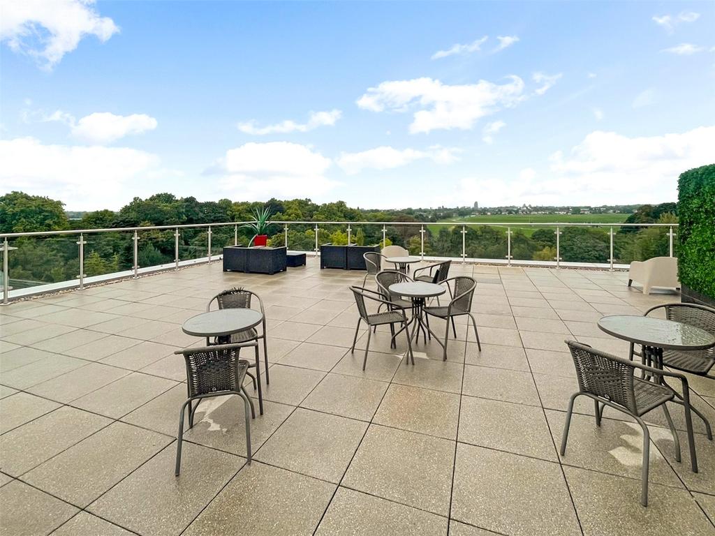 Apt Parkview, Great West Road, Brentford, TW8 1 bed apartment £350,000