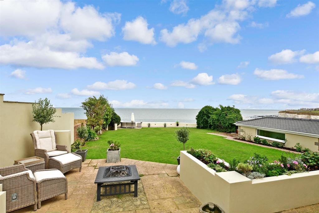 Epple Bay Avenue, Birchington, Kent 4 bed detached house for sale £