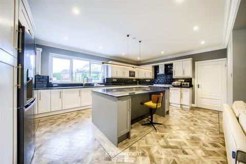 5 bedroom detached house for sale - Fulford Hall Road, Tidbury Green, Solihull, West Midlands, B90