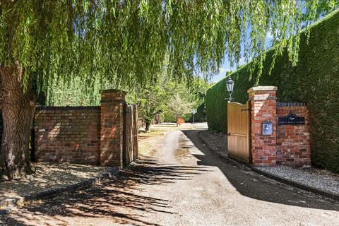 undefined, Little Shurdington, Shurdington, Cheltenham, Gloucestershire, GL51