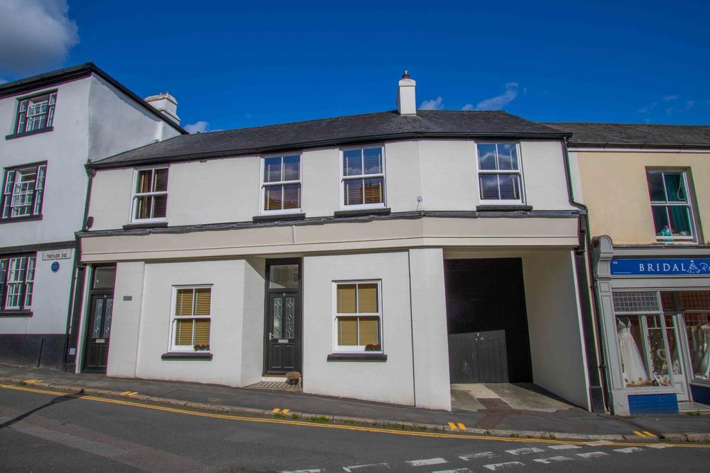 Tavistock, Devon 2 bed apartment for sale £325,000