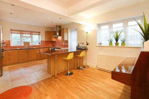 24 Broadlands Way, New Malden, KT3 6PW