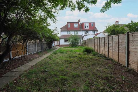 24 Broadlands Way, New Malden, KT3 6PW