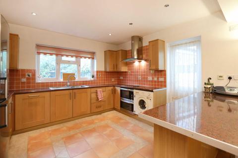 24 Broadlands Way, New Malden, KT3 6PW