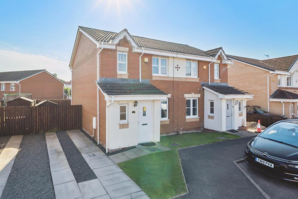 Newhouse Drive, Toryglen, Glasgow... 3 bed semi-detached house - £165,000