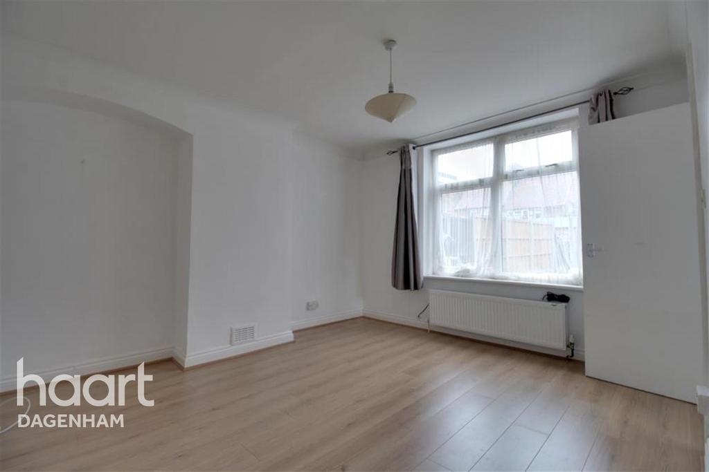 Parsloes Avenue, Dagenham, RM9 1 bed flat £1,200 pcm (£277 pw)