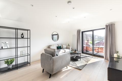 2 bedroom maisonette for sale - Evergreen House, Croydon Road, Caterham