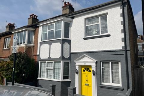 4 bedroom end of terrace house to rent, Colbourne Road, Brighton