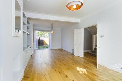 4 bedroom end of terrace house to rent, Colbourne Road, Brighton