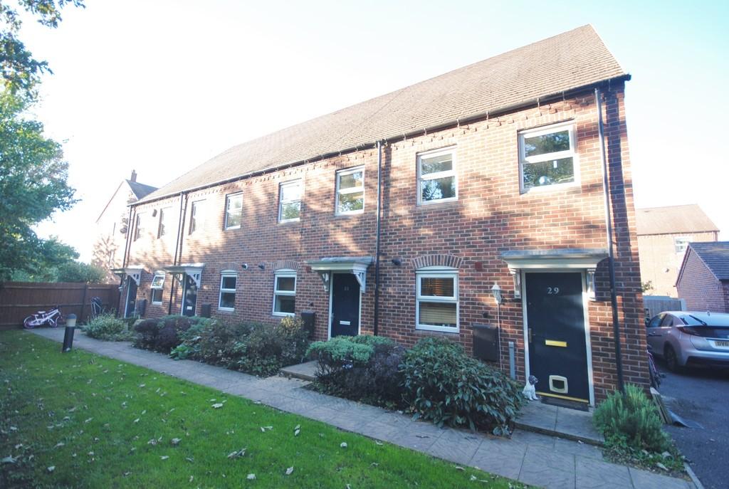 Wilfred Owen Close, Shrewsbury 3 bed terraced house £895 pcm (£207 pw)