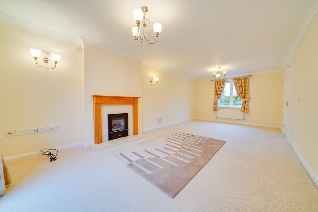 Headlands, Fenstanton 4 bed detached house £460,000