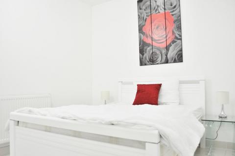 1 bedroom flat to rent - Voss Street, Basement, E2