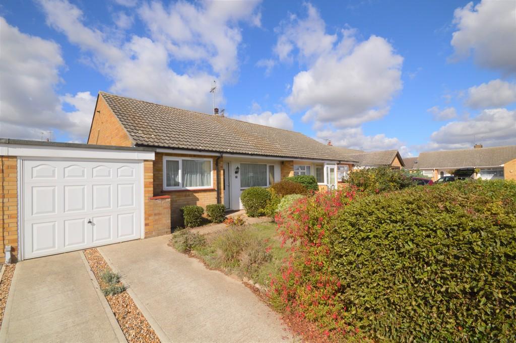 Linden Close, Lawford, Manningtree... 3 bed semidetached bungalow £