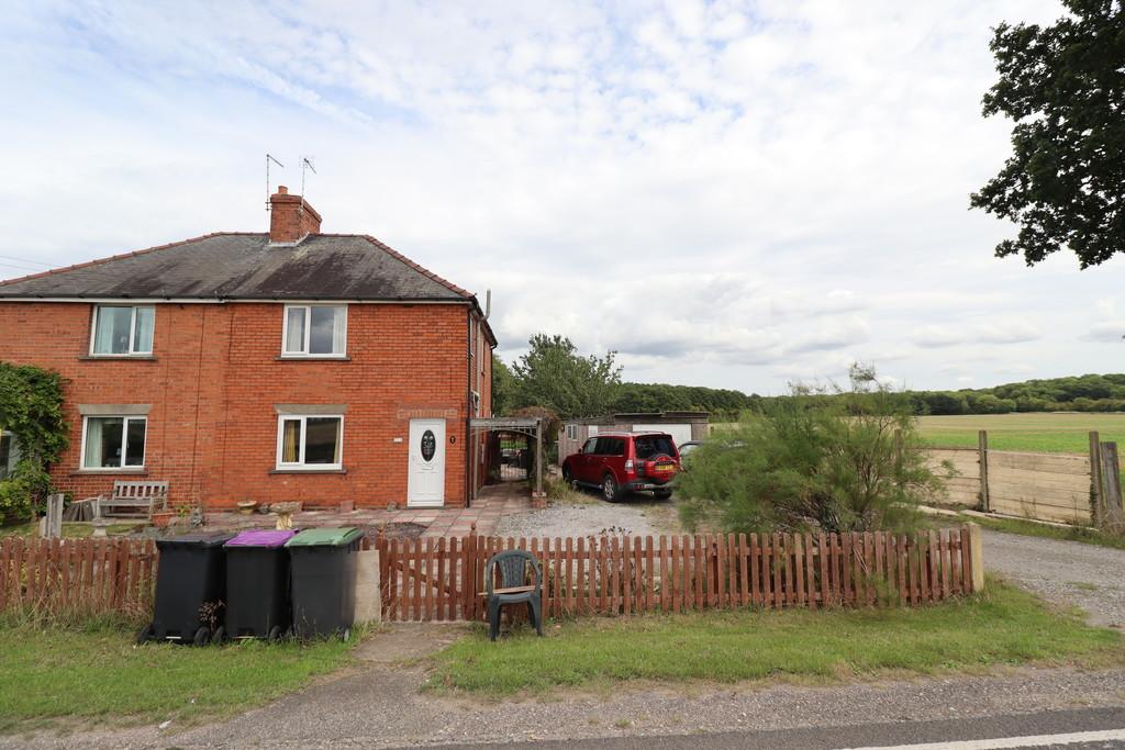 Saxilby Road, Doddington 3 bed semidetached house £175,000