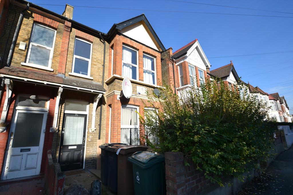 Abbotts Park Road, Leyton 3 bed apartment £1,600 pcm (£369 pw)