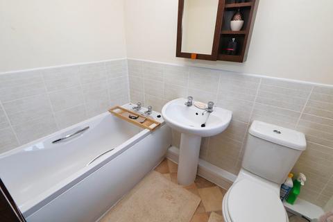 16 Howley Close, Irlam, Manchester, M44 6RY