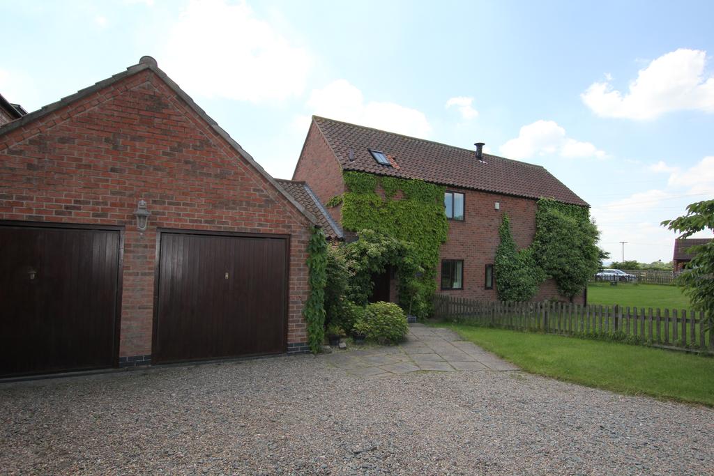 Oaks Farm Close, Six Hills 4 bed detached house £895,000