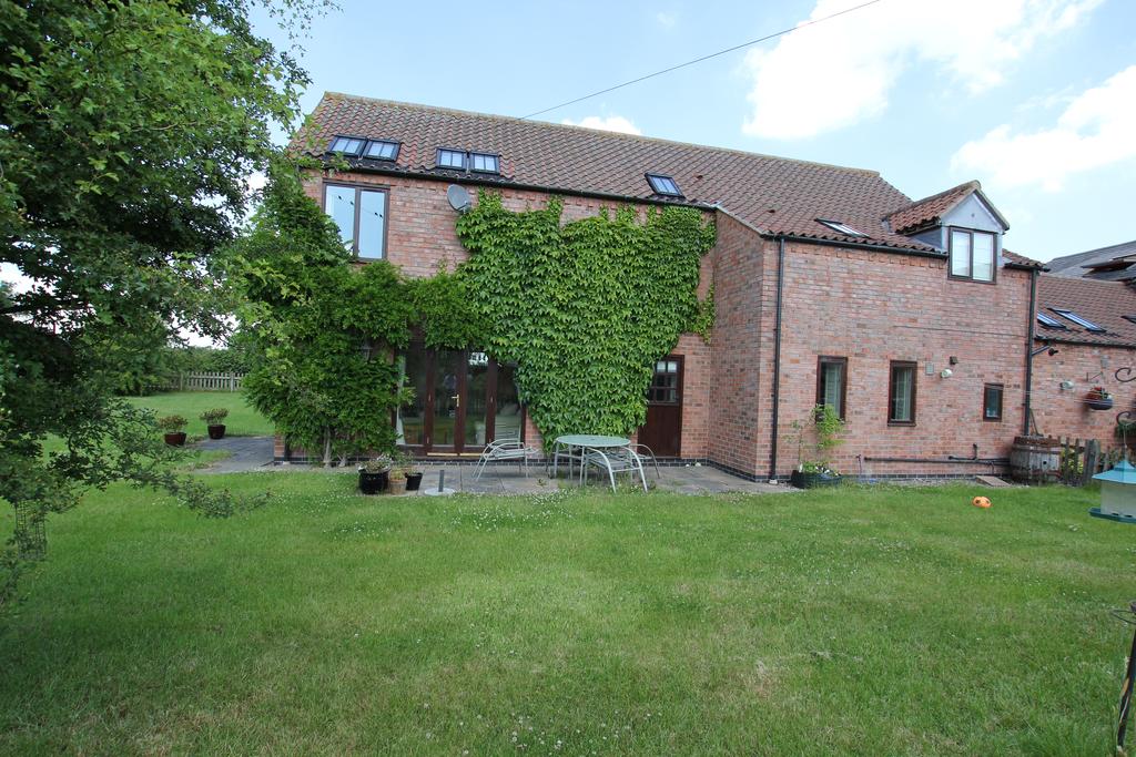 Oaks Farm Close, Six Hills 4 bed detached house £895,000
