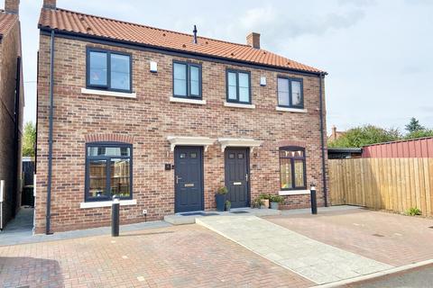 3 bedroom semi-detached house for sale - Monk Dale, Driffield