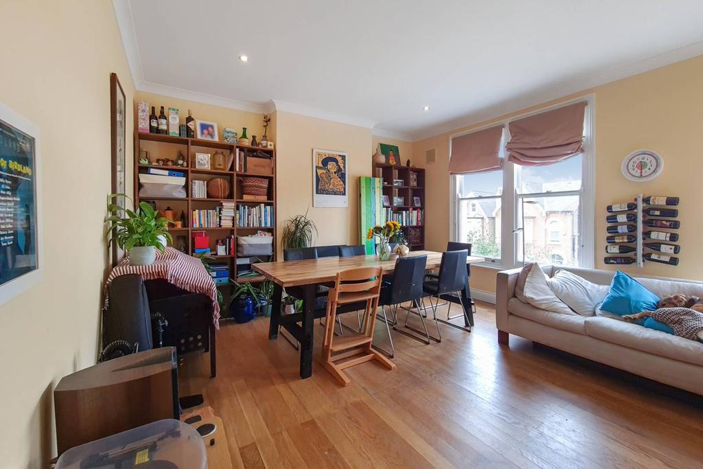 Marmora Road, East Dulwich, London, SE22 2 bed flat £650,000