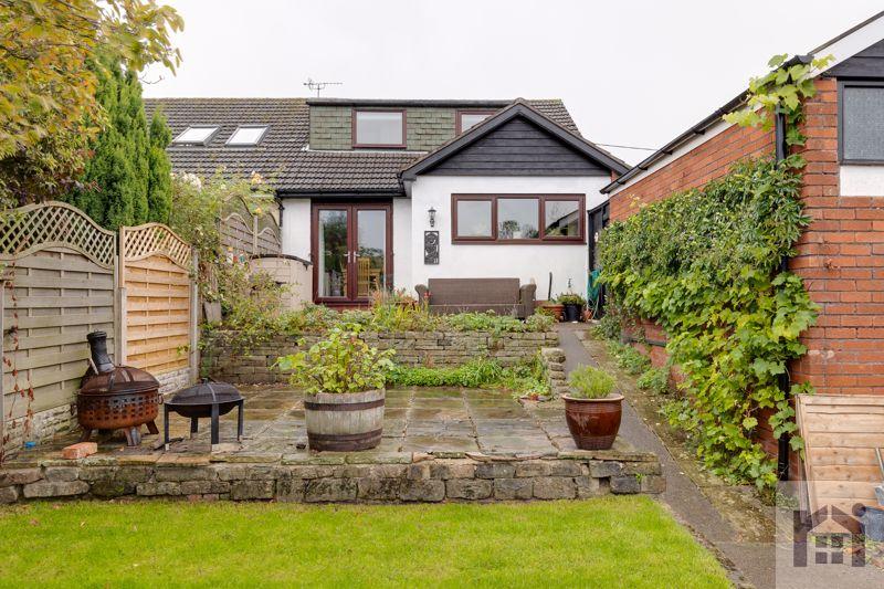 Hall Carr Lane, Longton, PR4 5JJ 3 bed semidetached house £285,000
