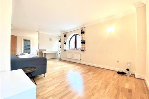 2 bedroom flat to rent - William Morris Way, Fulham, London, SW6 2UX