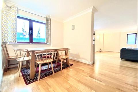 2 bedroom flat to rent - William Morris Way, Fulham, London, SW6 2UX