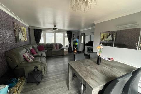 3 bedroom semi-detached house for sale - Stonelea Close, West Bromwich, West Midlands, B71 2LT