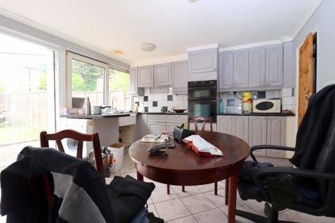 6 bedroom townhouse for sale - Trowbridge Gardens, Luton