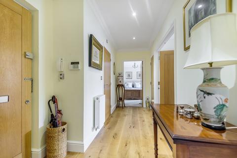 3 bedroom flat for sale - Willow Court, 42 Oval Way, Gerrards Cross, Buckinghamshire