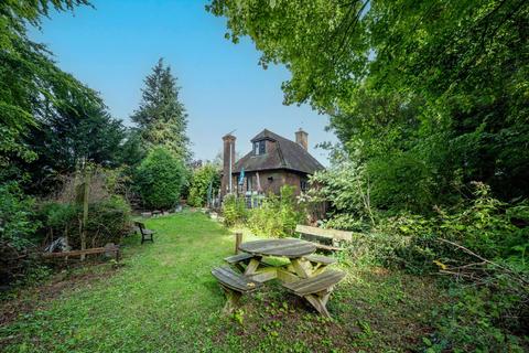 Greys Cottage Hogs Back, Puttenham, Guildford, GU3 1AQ