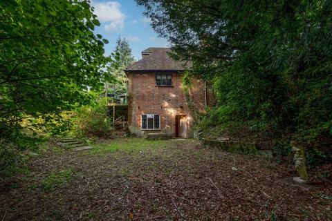 Greys Cottage Hogs Back, Puttenham, Guildford, GU3 1AQ