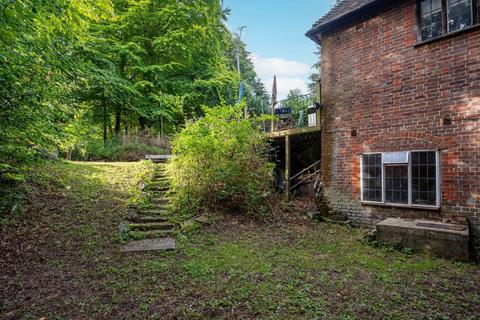 Greys Cottage Hogs Back, Puttenham, Guildford, GU3 1AQ