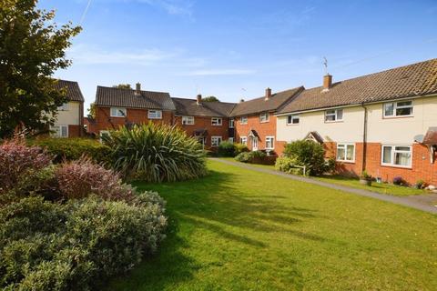 3 bedroom terraced house to rent, Waverley Close, Salisbury