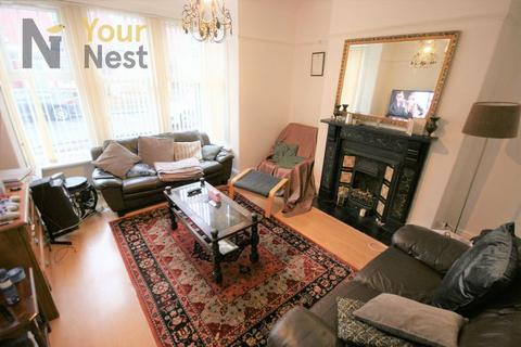 1 bedroom in a house share to rent, Room 4, Grove Gardens, Headingley, LS6 4EG