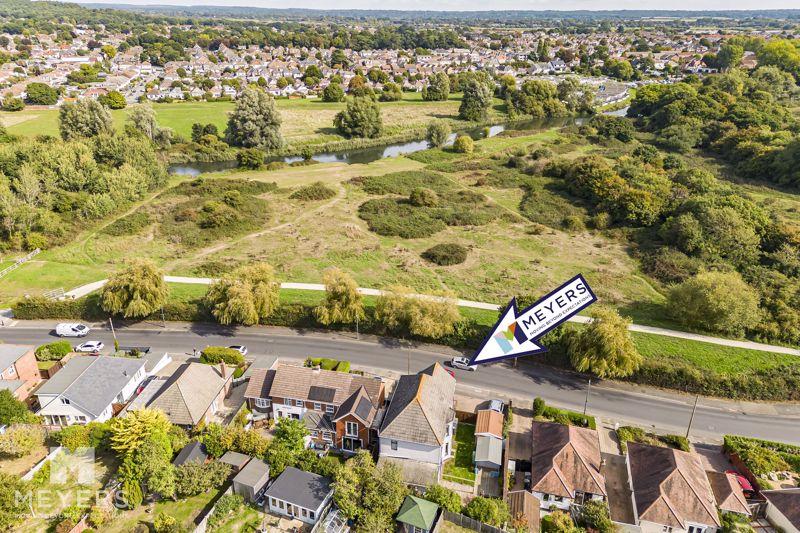 Iford Lane, Southbourne, BH6 5 bed detached house for sale £550,000