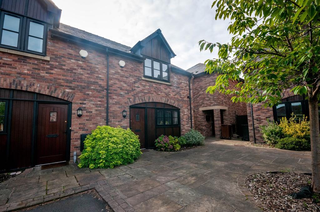 Drapers Court, Lowton, Warrington, WA3 3 bed semidetached house for