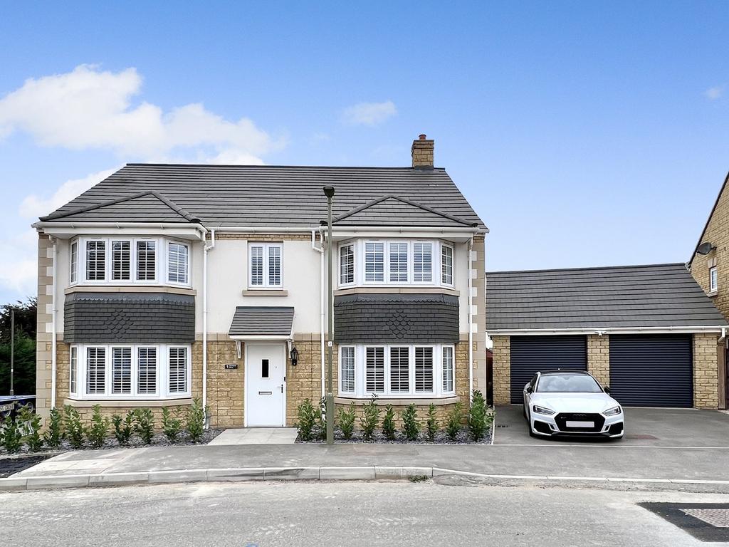 Buckland Drive, Shrivenham, SN6 5 bed detached house £700,000